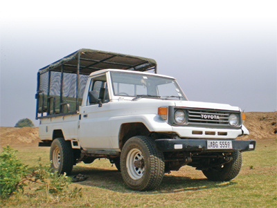 Toyota Land Cruiser and canoe